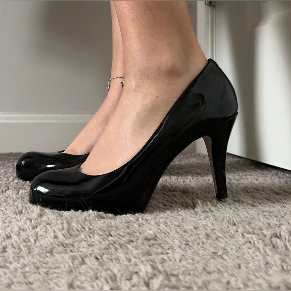 Steve Madden- Madden girl black pumps